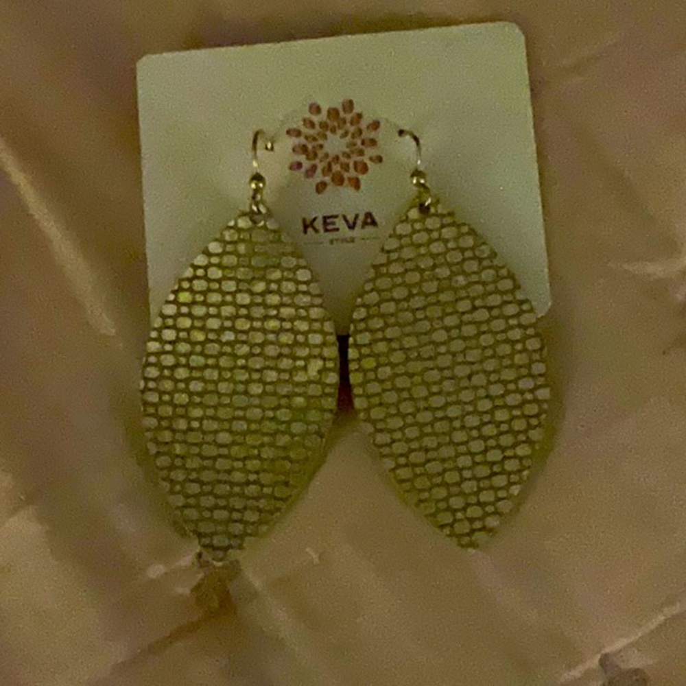 Me a leather earrings